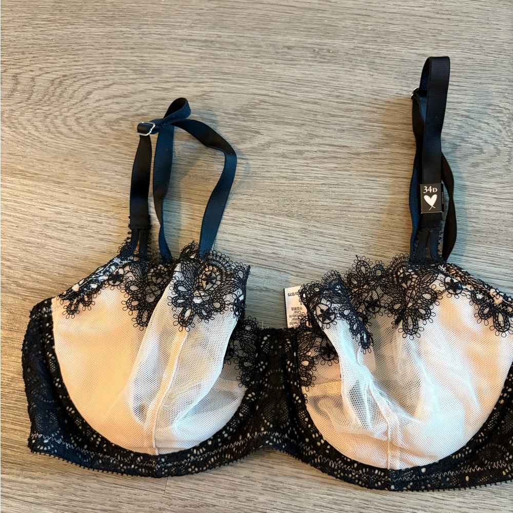 Victoria's Secret Black and Cream Lace Bra